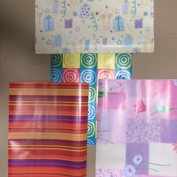 - Thick quality smooth shiny gift wrap paper - Picture 2 of 16